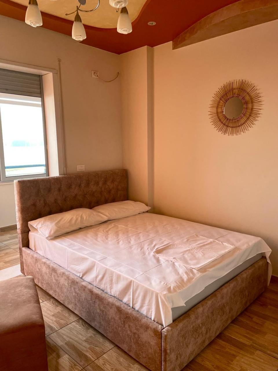 Cozy Beachfront Room Durrës Esterno foto