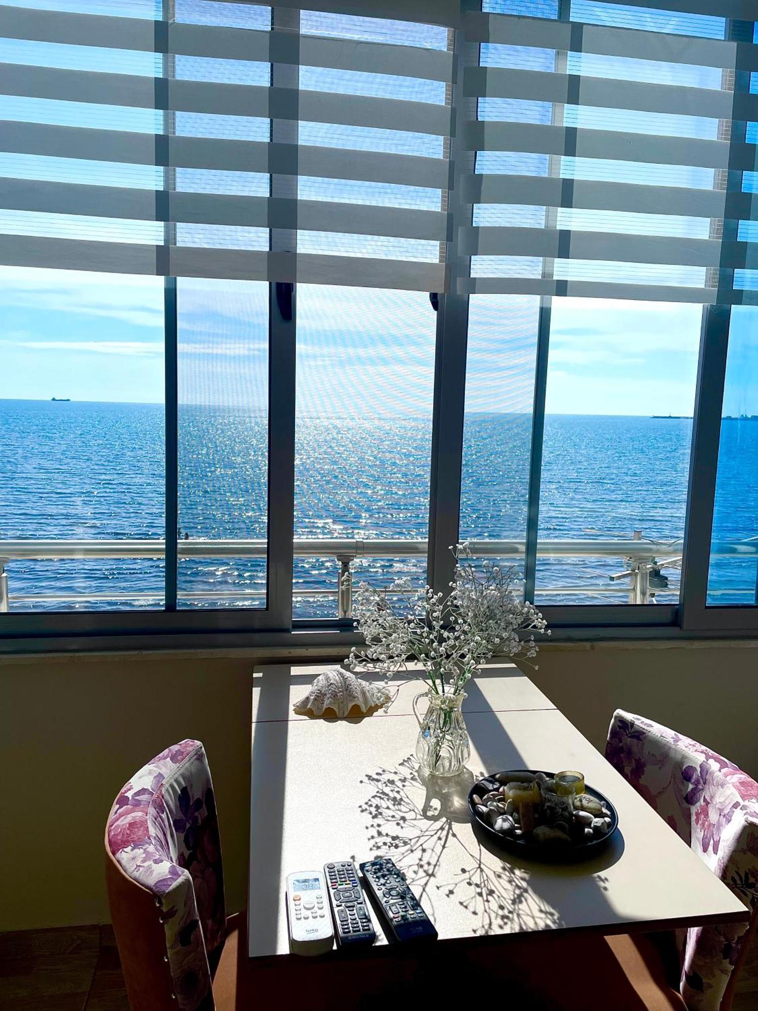 Cozy Beachfront Room Durrës Esterno foto