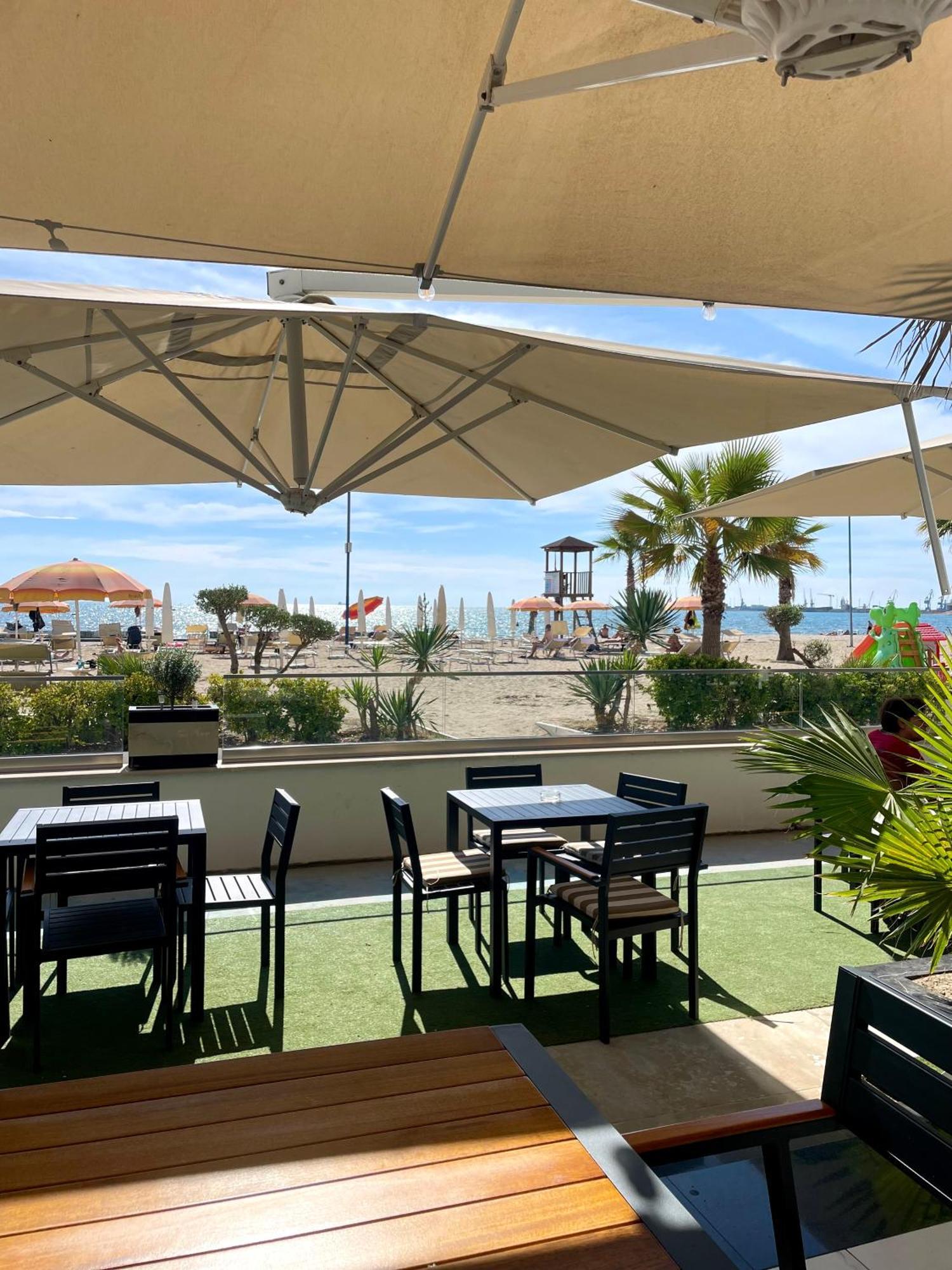 Cozy Beachfront Room Durrës Esterno foto